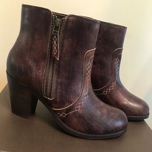 Ladies Ariat Baja ankle boots